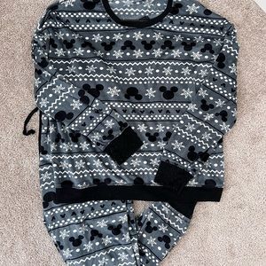 Holiday Christmas disney Mickey Mouse pajama set